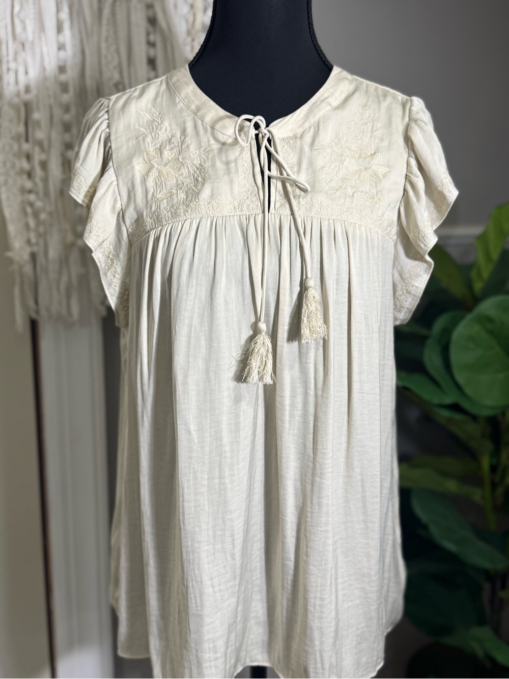 Joie Cream Embroidered Tie-Neck Flutter Sleeve Blouse size large